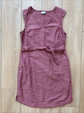 Columbia - XS - The Sleeveless V-Neck Belted Dress in Dusty Rose